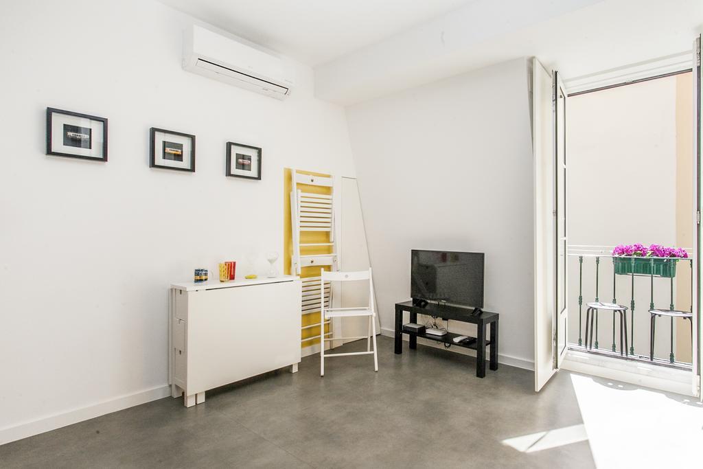 The Love Tram Apartment Lisbona Esterno foto